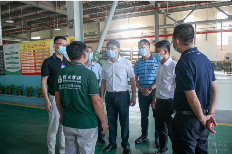 湛江市人大副主任、总工会主席李更盛率队到太阳成集团tyc7111cc集团开展劳模慰问活动